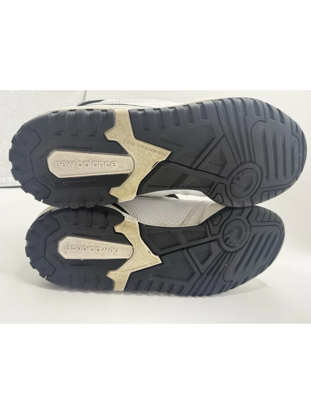 New Balance 550 Oreo Mens Size 8.5D White Black Leather Sneakers Shoes BB550HA1
